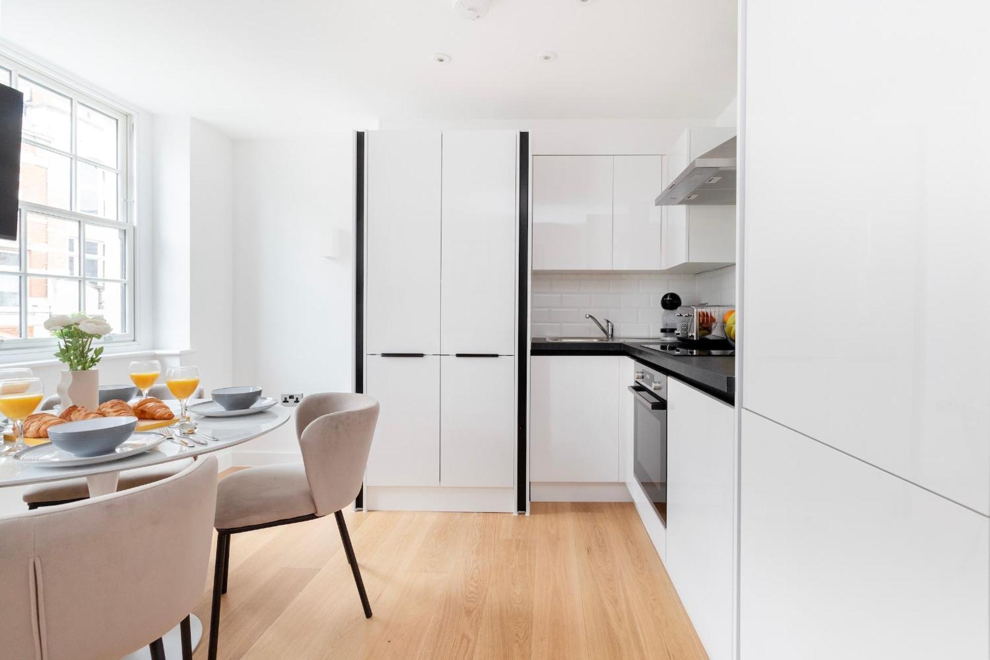 Fitzrovia With Balcony - Cityapartmentstay Londýn Exteriér fotografie